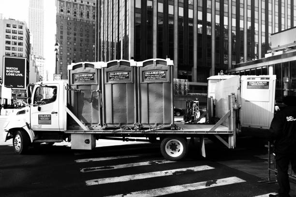 Best Portable toilet rental cost  in Wolcottville, IN